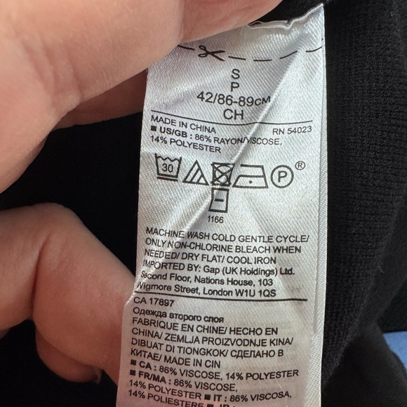 Banana Republic. Black and Pink Short Sleeve Tee - Picture 7 of 9